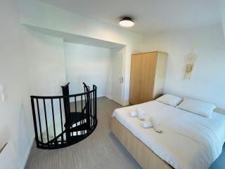 We Live In R - Duplex 501 - Reims - 2