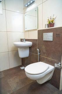 New 3BHK Kamla Luxury Apartment Near Lulu Mall - 8