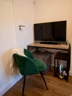Stylish Double Room - Shared Bathroom - No Kitchen - Nottingham - 8