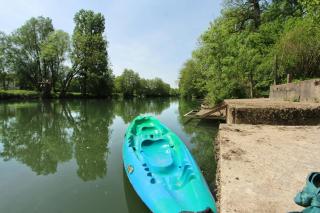 Eau petit bois Maison bord du loing with canoë - 7