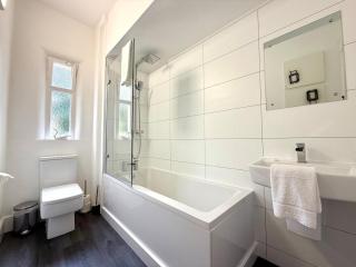 New Town luxury 1 bed apartment - 3