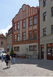 Gothic Modern Apart - 6