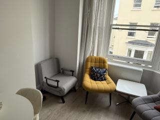 Beautiful Central Brighton l Sea View I Spacious Studio Flat I Sleep 2-3 Guests - Brighton & Hove - 6