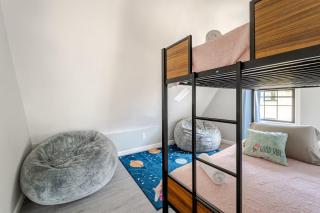 Modern 3 Bed House in Black Rock - 2