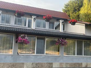 La Izvoare Pensiune-Păstrăvărie - 1