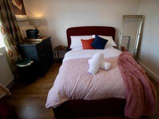 Stylish Double Room - Shared Bathroom - No Kitchen - 5