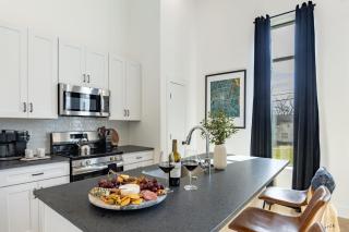 New Build 2 Condos Minutes from Downtown Nashville Dining Entertainment - 2