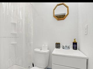 HOT TUB and Washer & Dryer in Unit - 6