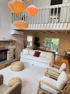 Poconos Modern Chalet-Hot Tub-Home Theater-Lake - East Stroudsburg - 9