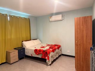 Sunset Serenity Retreat in Ranadi-Free High Speed Wifi near great coffee Bar 2Beds Apt - 9