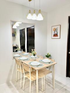 Cozy 2BR Stay for 6pax in High-Floor, Wi-Fi & Family Games near IT Park Cebu- Unit Scarlett by GERRA - 4