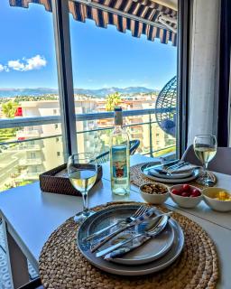 Beachfront - Panoramic View - Balkony - AC - 7