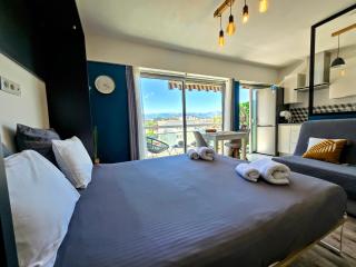 Beachfront - Panoramic View - Balkony - AC - 4