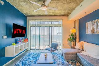 Unique 1BD -Central Downtown - Gym, Pool, Parking - 0