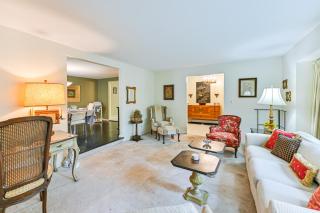 Tranquil and Pet-Friendly Estate on Long Island! - Hauppauge - 4