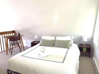 Lakefront A-frame Hot Tub, Dock, Kayaks, Games - 2