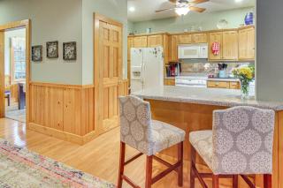 Wraparound Porch with Views Blue Ridge Mtn Gem! - 4