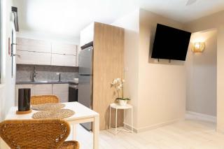 AQUA Villas Del Mar Apt 2 - 2 BR Steps to Beach & Walk to Dine, The Best Location! - 2