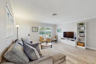Mint Green Getaway - Holmes Beach - 1