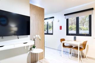 AQUA Villas Del Mar Bldg 1 - 8 BR Seaside Retreat Steps from Shore & Dining - 1