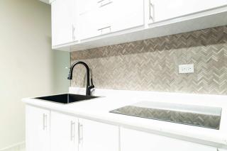 Fully Renovated Beachside with Oceanview 1 Bedroom Unit 7 - 4