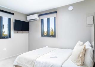 Fully Renovated Beachside with Oceanview 1 Bedroom Unit 8 - 1