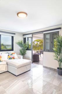 Fully Renovated Beachfront Family Building 2 6 Beds 4 Baths Ocean Views & Terrace - 4