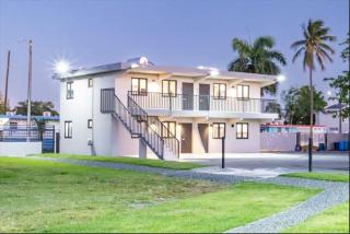 Entire Beachfront Villa Complex 12 Bedrooms 6 Baths Sleeps 48 - 9