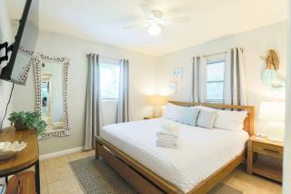 Flamingo Lounge - Pool, Firepit, Grill, Sleeps 10 - 8