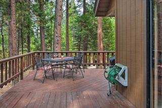 Game Room and Deck Pet-Friendly Camp Connell Cabin - 9