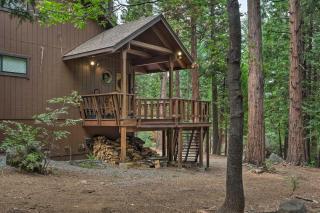 Game Room and Deck Pet-Friendly Camp Connell Cabin - Camp Connell - 0