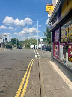 Treforest Apartment - Iris - Next to Train Station - - 2