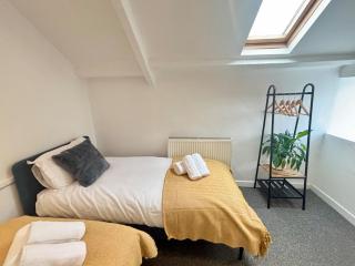 Treforest Apartment 3 Bedrooms - Next Station - Free Parking - 0