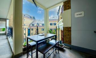 Tower Bridge Garden Balcony Shad Thames Chiq Boutique AirCon Secure Gated Parking for Vans - London - 3