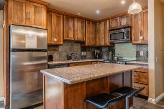Mammoth Ski Racquet Club 32 - 3