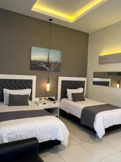 Mirago Hotel - - 4