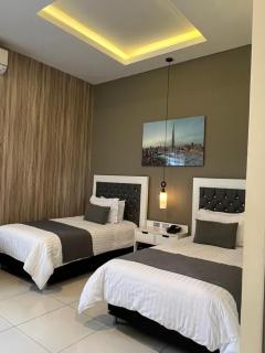 Mirago Hotel - - 2