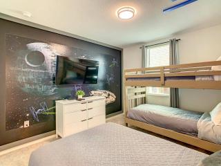 Cozy Thematic 2BR with Console & Private Game Room - Kissimmee - 9