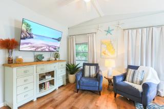 Flamingo Lounge - Pool, Firepit, Grill, Sleeps 10 - 1