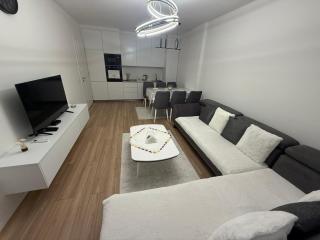 Erina Luxury Apartments - Free Parking - 0