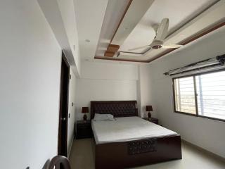 Luxurious 2BR DD Apartment near Karachi Airport Malir Cantt - 1