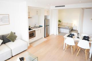 1BED-1BATHROOM-POOL-Gym-Sleeps 4 Guests - 4