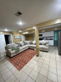 Spacious 2 king bedroom, 5 mins EWR Airport - Newark - 9
