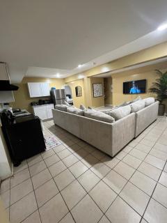 Spacious 2 king bedroom, 5 mins EWR Airport - Newark - 7