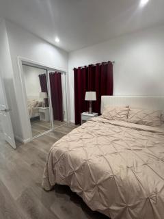Stunning Guest House in West Hills California - 1