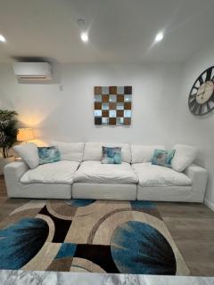 Stunning Guest House in West Hills California - 9