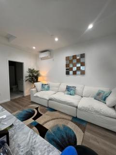 Stunning Guest House in West Hills California - 8