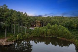 Spacious 5BR with Pond - Hot Tub - Games - Sleeps 19 - Broken Bow - 0