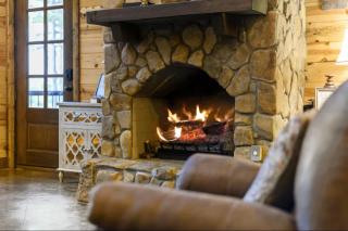 Spacious 5BR with Pond - Hot Tub - Games - Sleeps 19 - 1