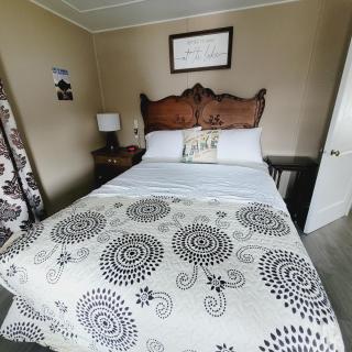Rosedale Cottage@Baksam lake - Fenelon Falls - 3